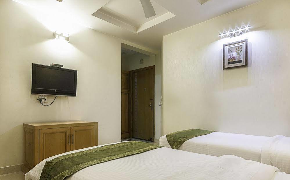 Hotel Bizzotel Gurgaon Exterior foto
